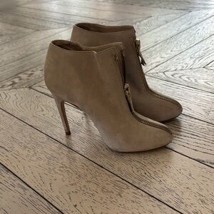 Elegant Tan Ankle Boots